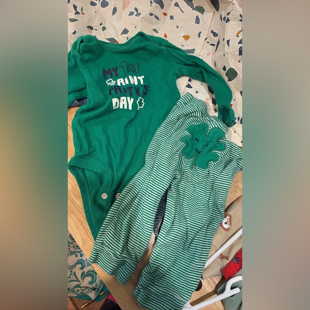 St Patrick’s day outfit. Size 6-9 months.